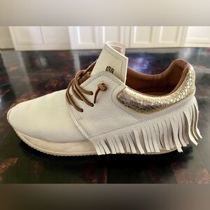 Esseutesse Fringe Sneakers